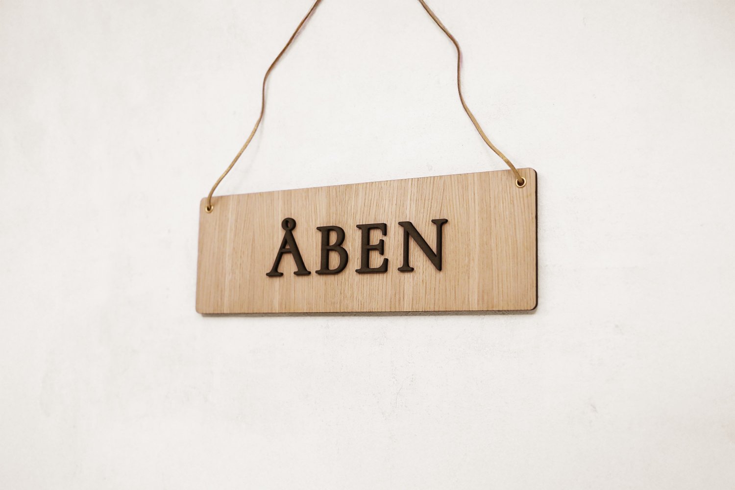 3D Åben / Lukket skilt i træ