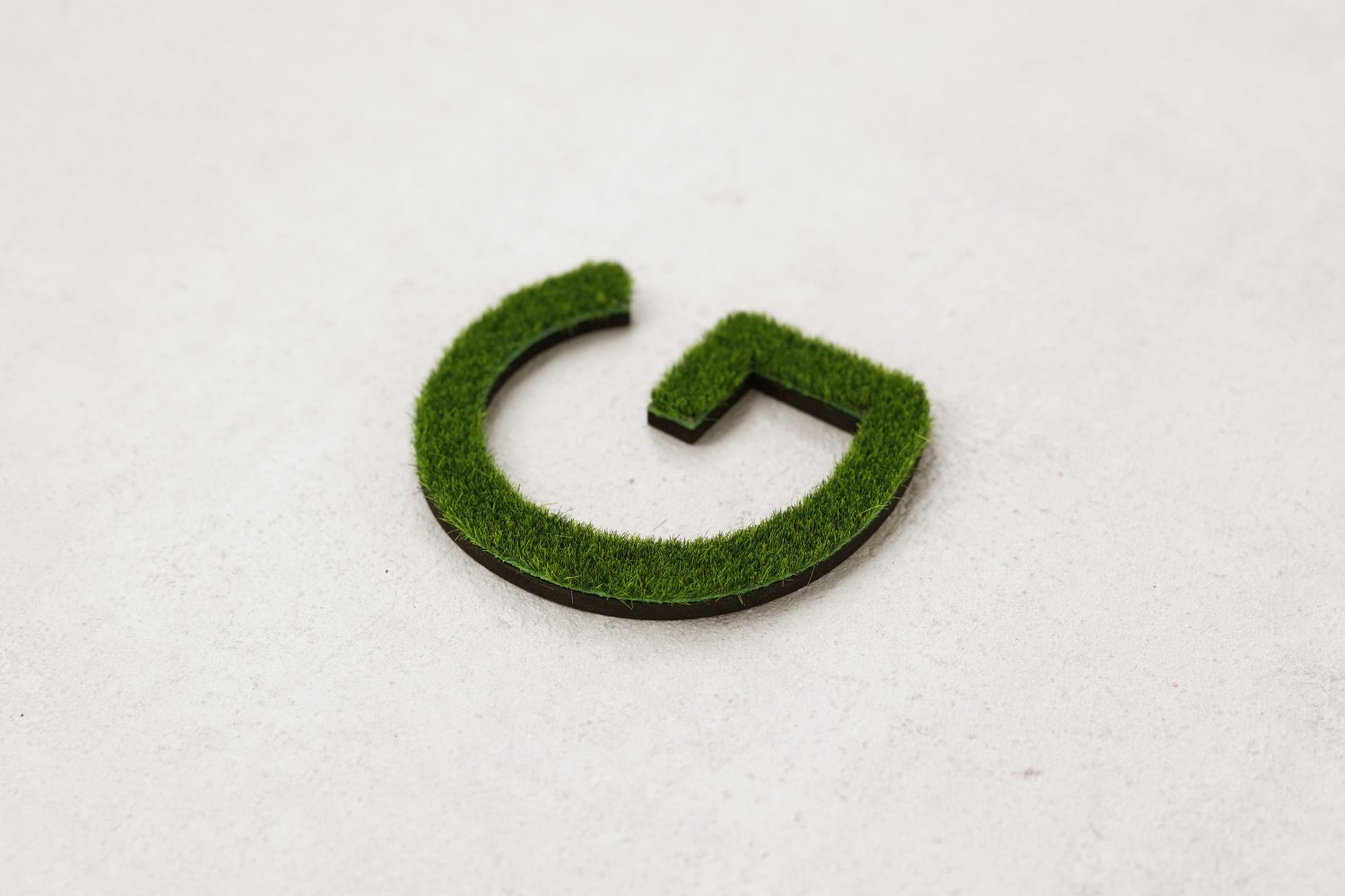 Udskårne bogstaver med græs til virksomheder