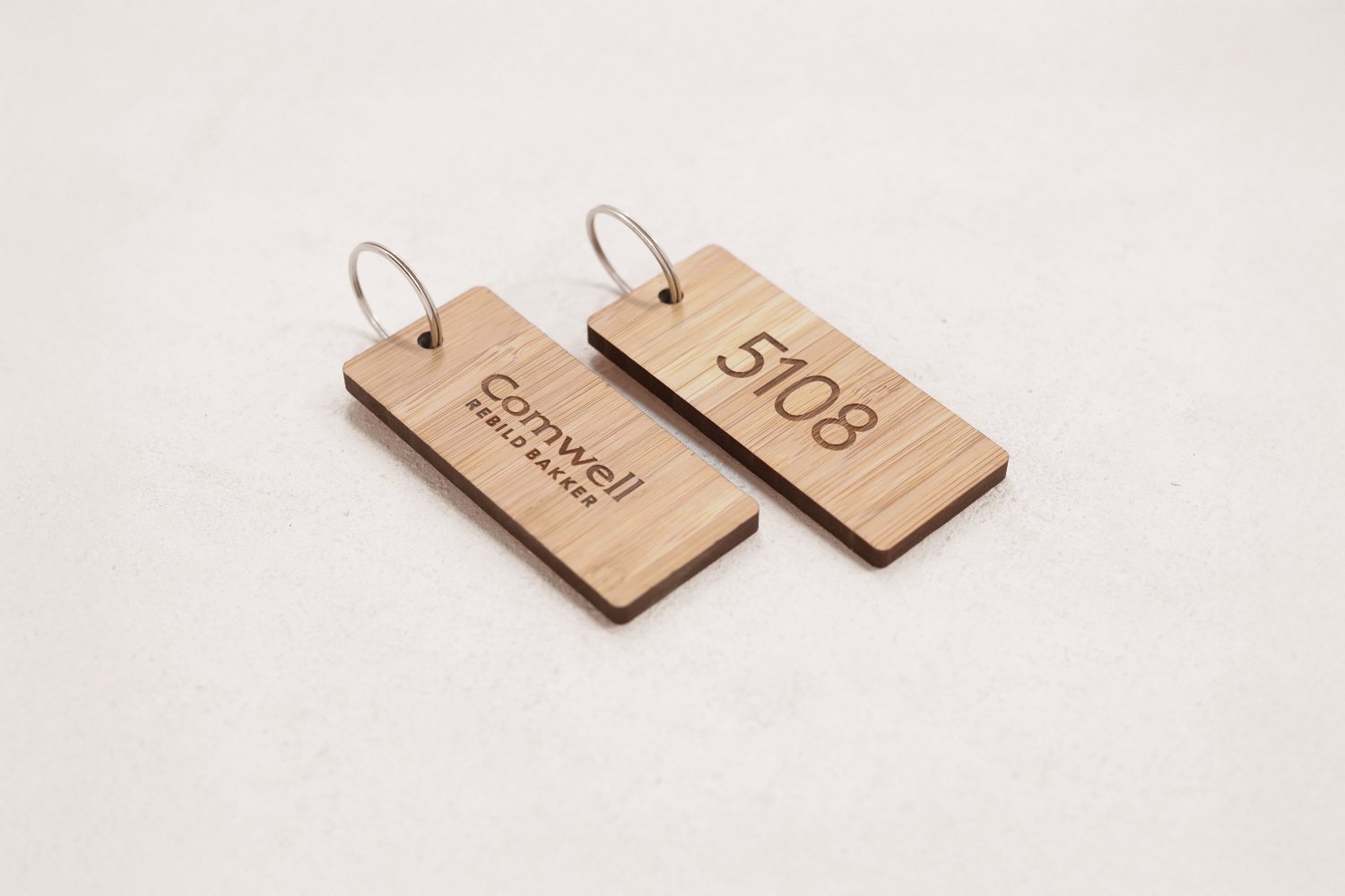 For- og bagside gravering.