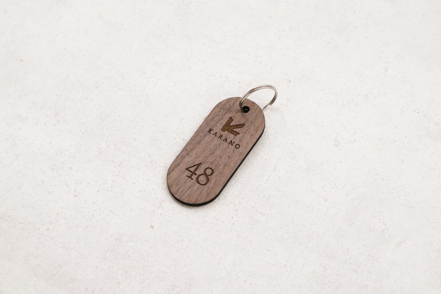 Hotel nøgleringe i træ med dobbeltbue