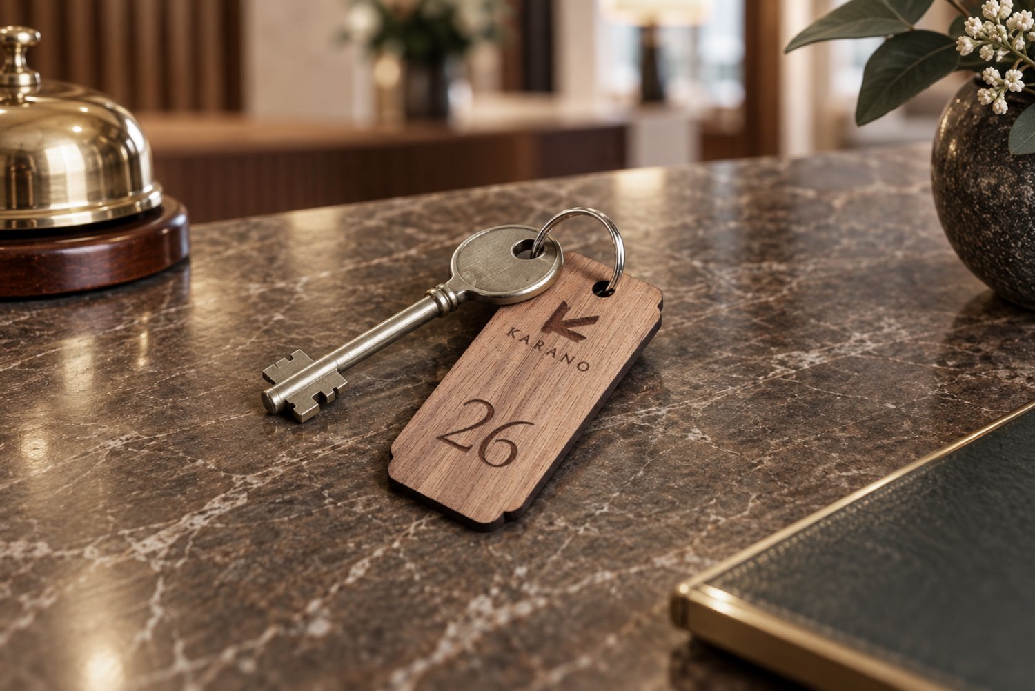 Hotel nøgleringe i træ med kontur
