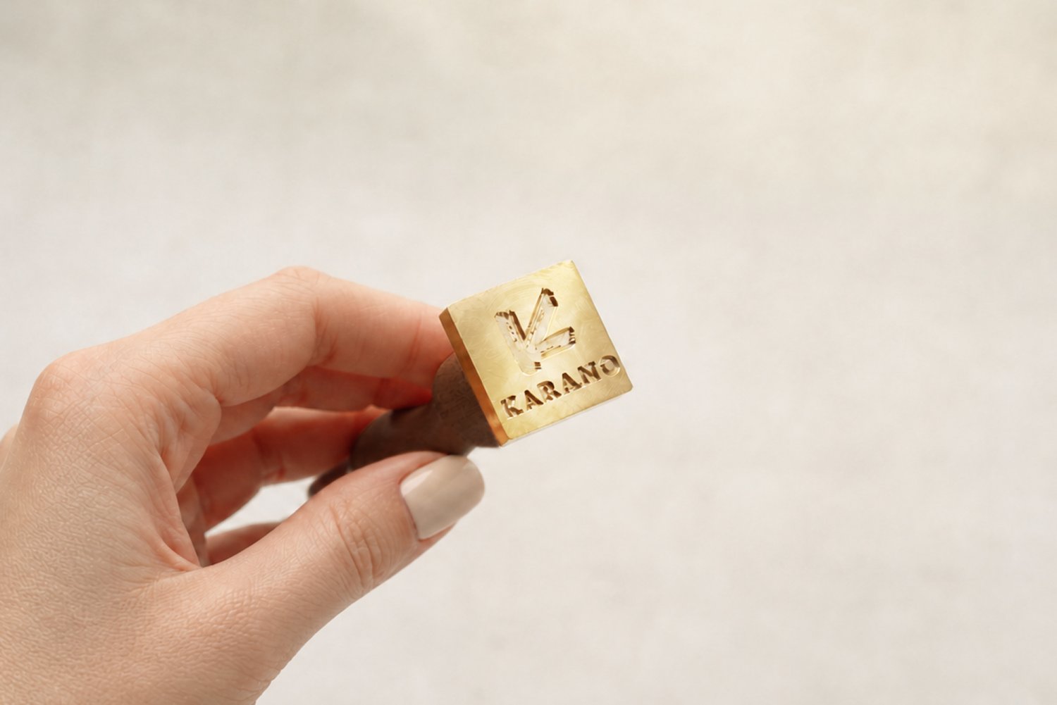 Firkantet laksegl stempel med eget logo