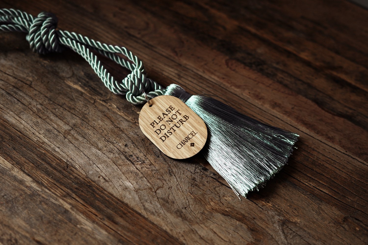 Dørhængere med kvaster til hotelværelser