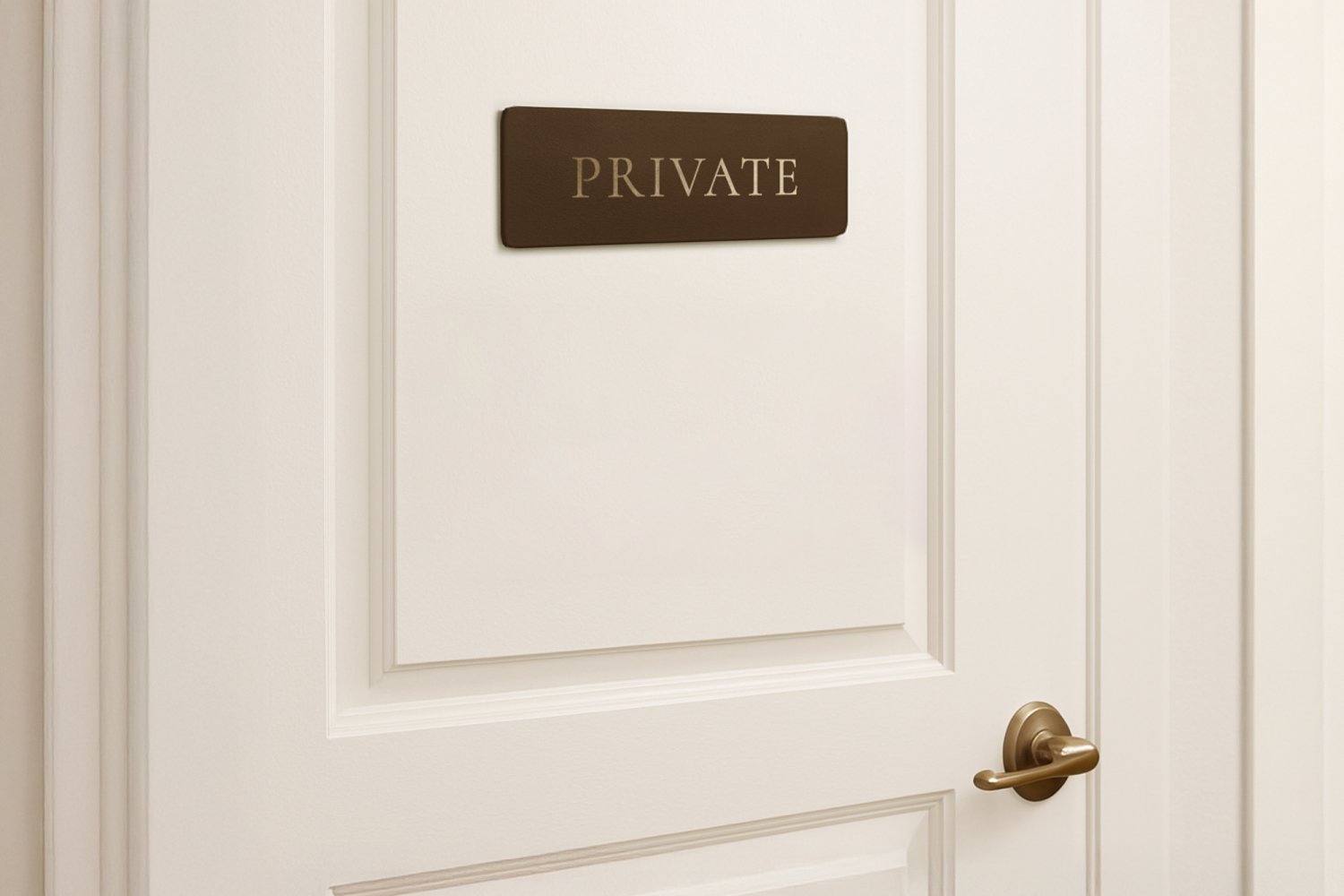 Dørskilte i læder med guldskrift