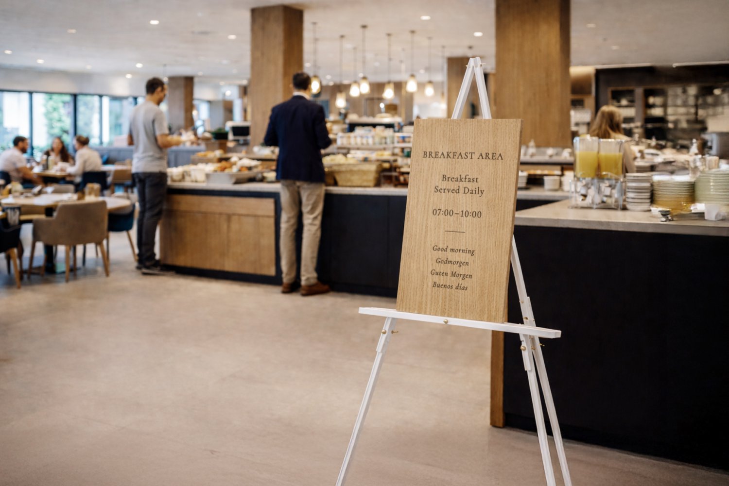 Hvidt staffeli i træ