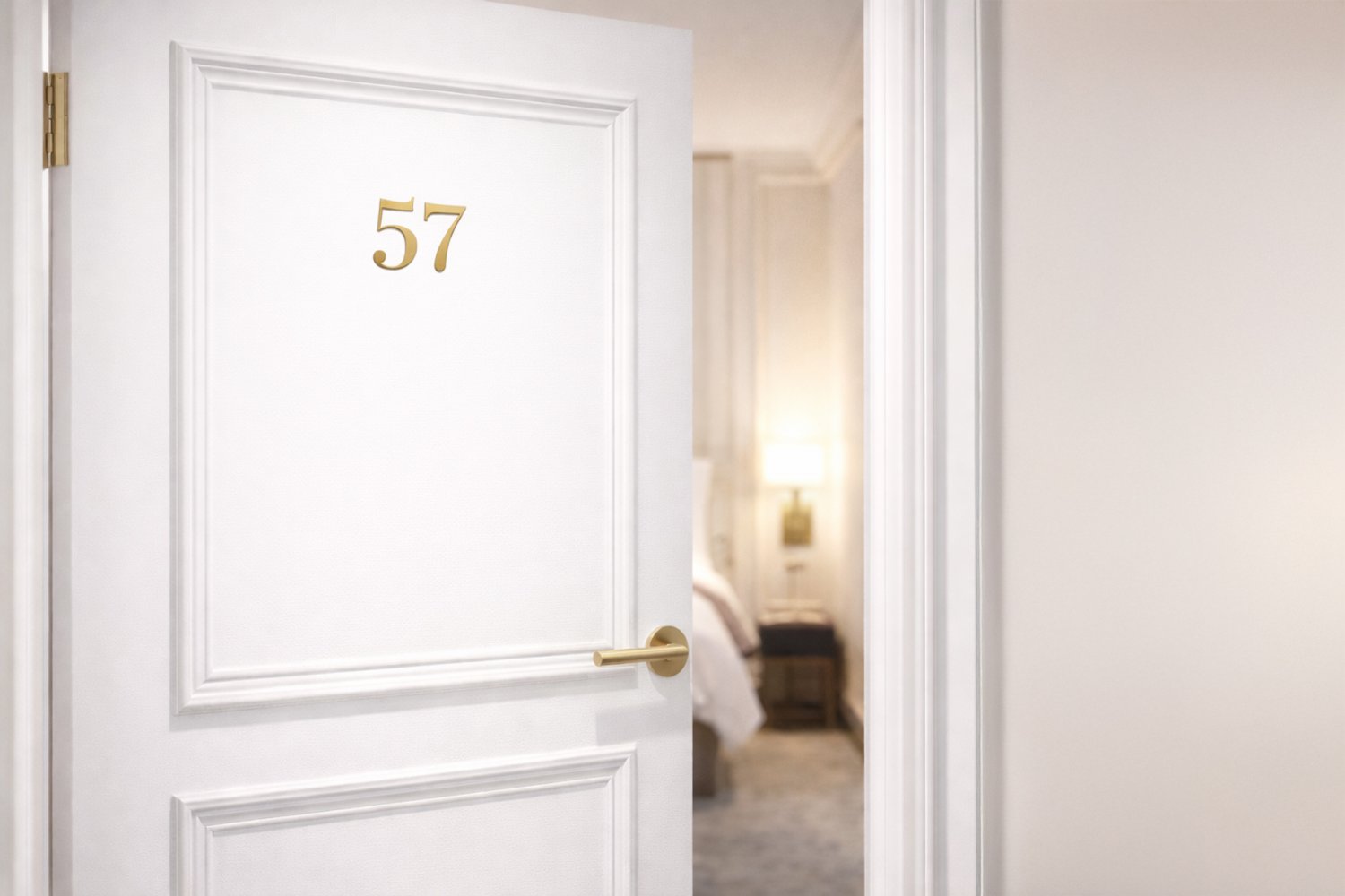 Udskåret hotel værelsesnumre i guld