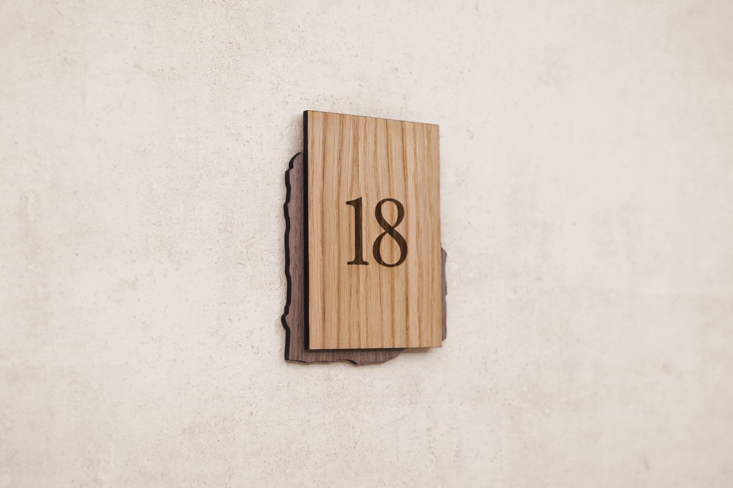 Organiske hotel værelsesnumre i trælag