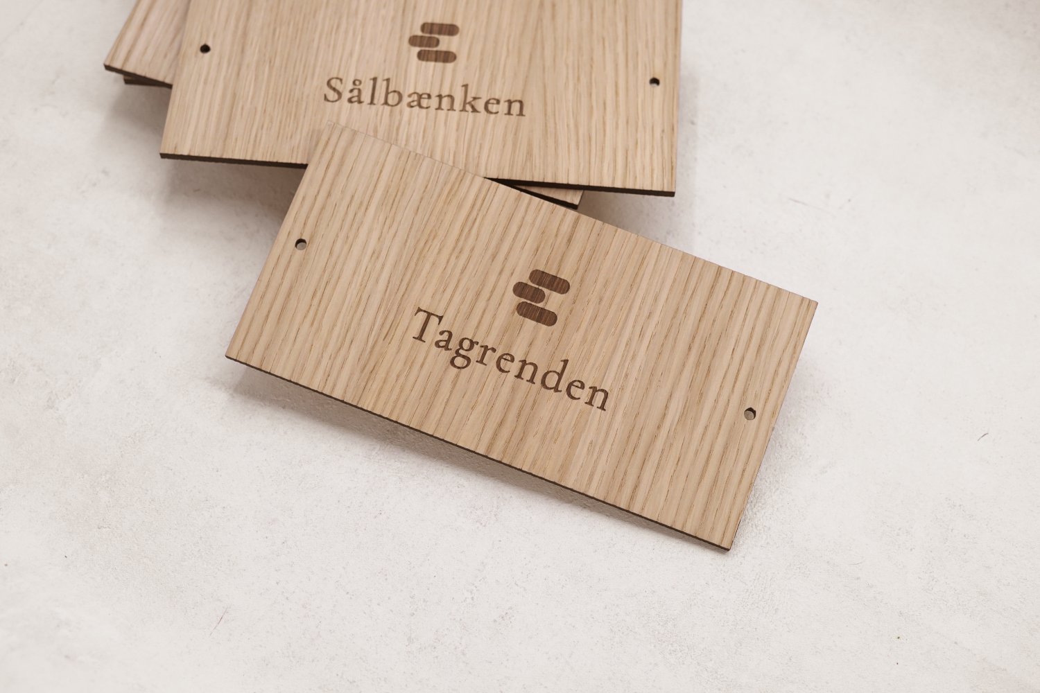 Dørskilte til virksomheder i træ