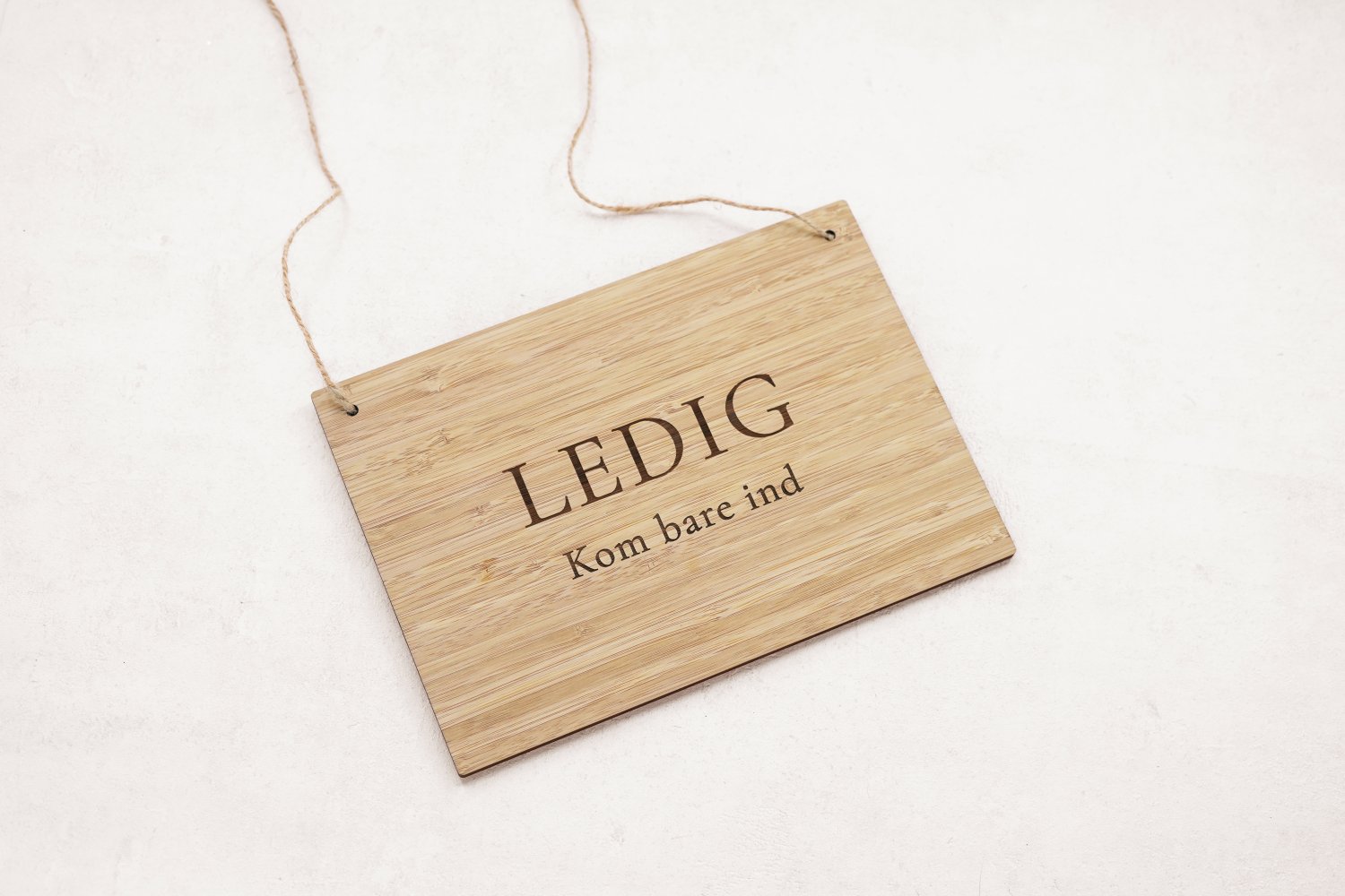 Bredt Åben / Lukket skilt i træ