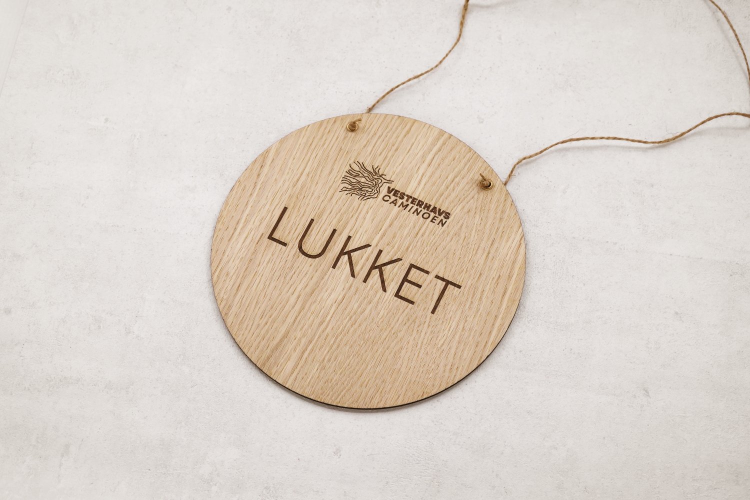 Rundt Åbent / Lukket skilt i træ