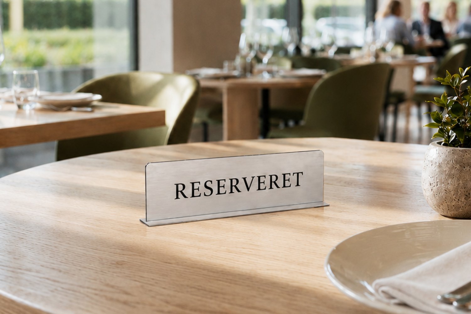 Reservationskilte i metallisk akryl
