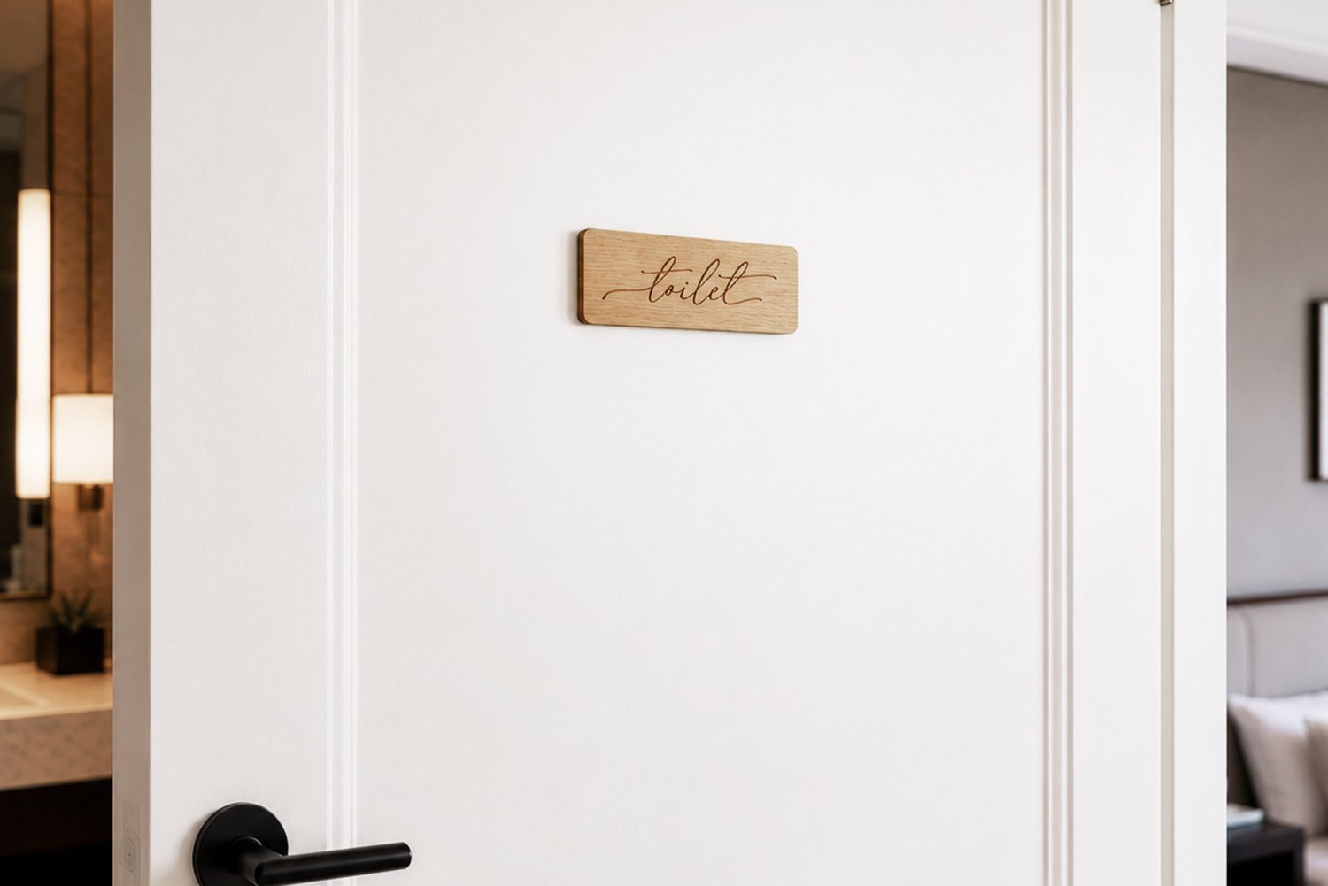 Toiletskilte i træ med håndskrift