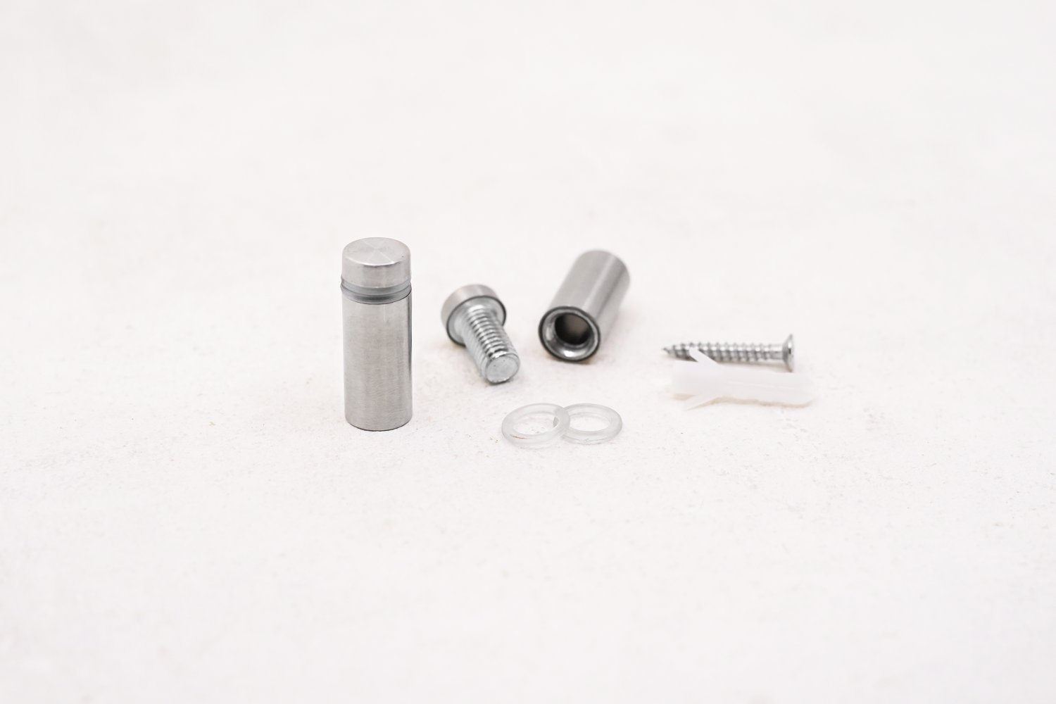 Skiltebeslag i stål