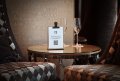 Hotel træholder til information med klemme