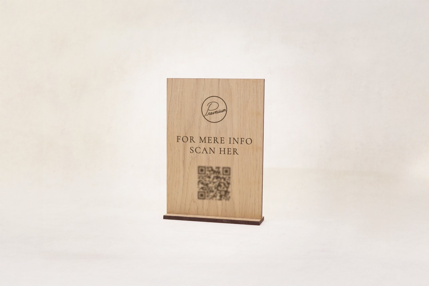 QR-kode infoskilt i træ til butik