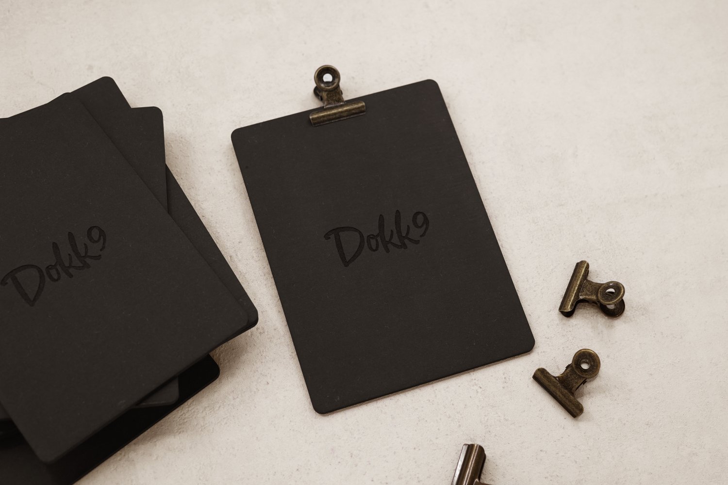 Regningsholder i træ til restaurant med klemme