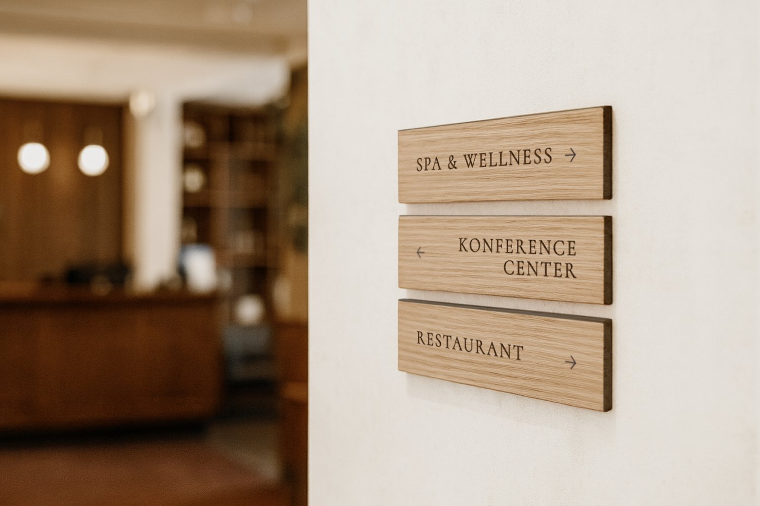 Hotel anvisningsskilte i træ