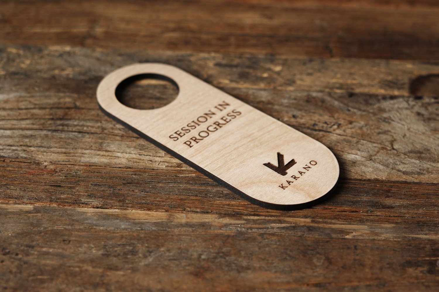 Lukkede dørhængere til hoteller i træ