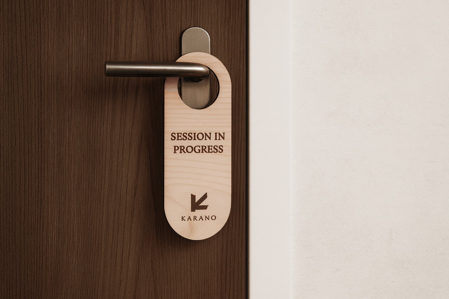 Lukkede dørhængere til hoteller i træ