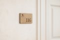 Hotel værelsesnumre i træ