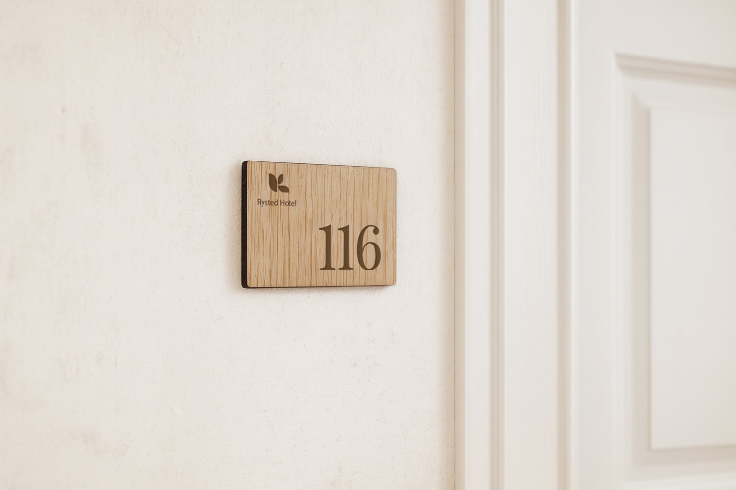 Hotel værelsesnumre i træ