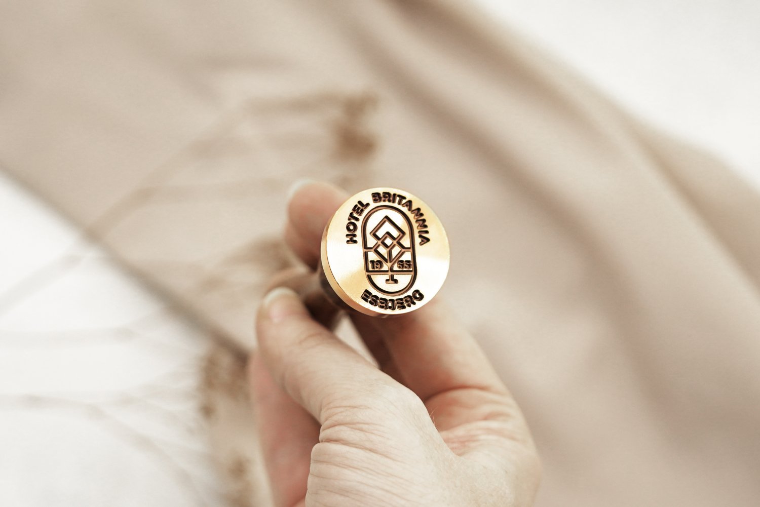 Laksegl stempel med eget logo