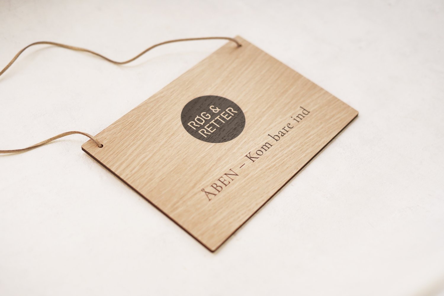 Bredt Åben / Lukket skilt i træ