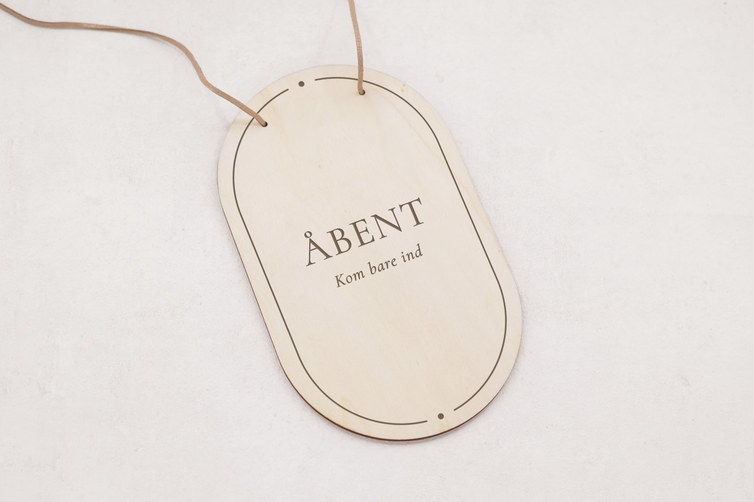 Åben / Lukket skilt med bue