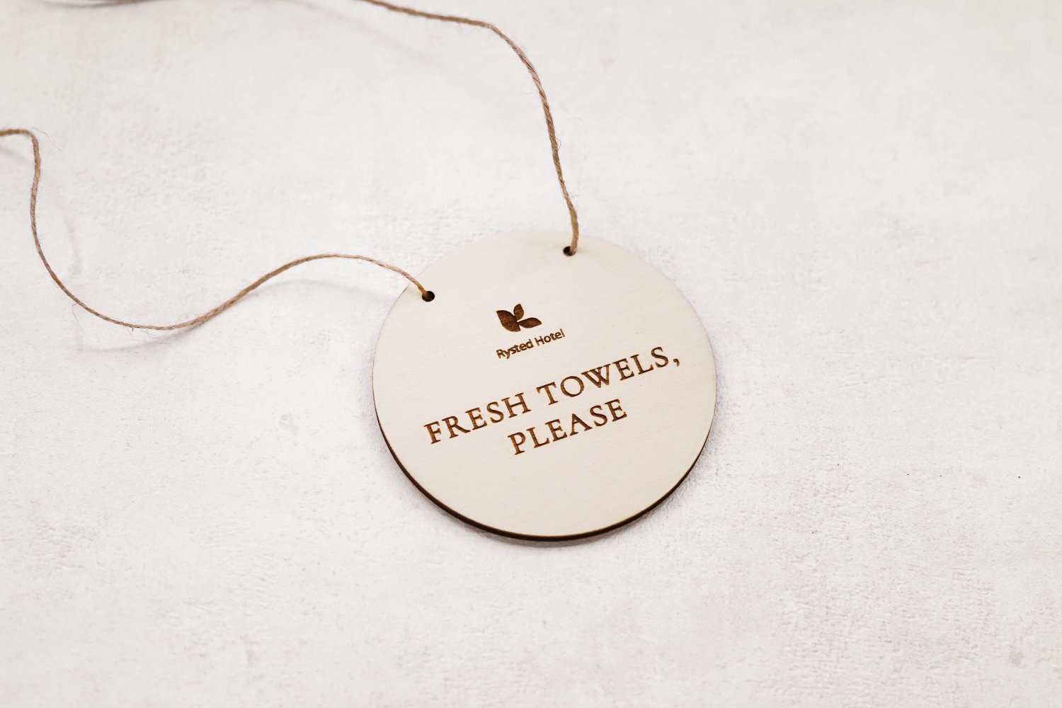 Runde infoskilte i træ