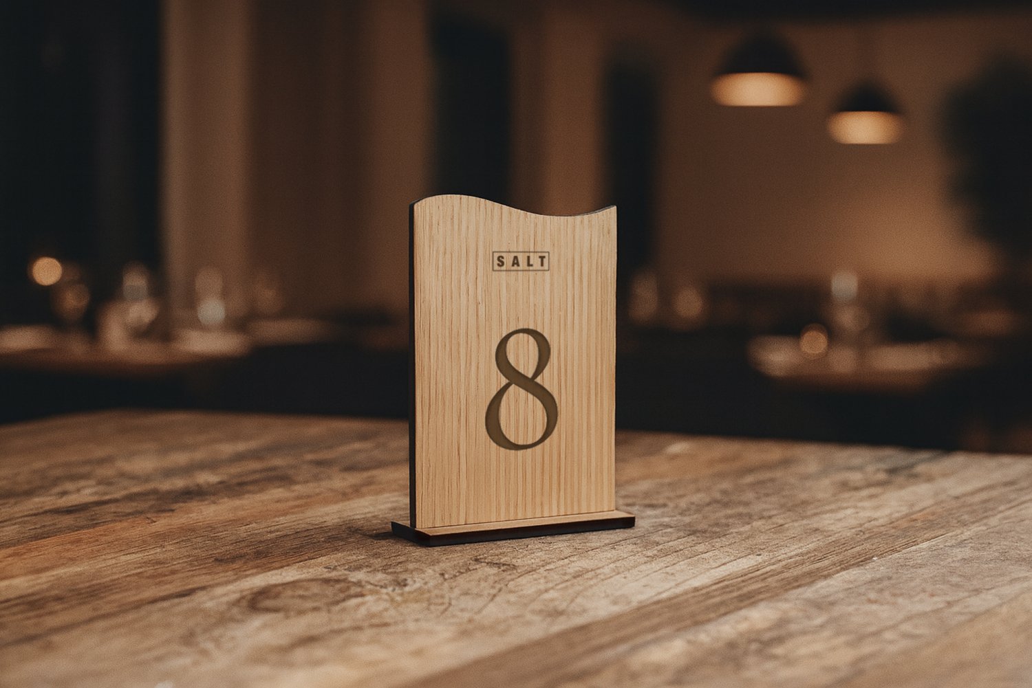 Restaurant bordnumre i træ med bølgetop