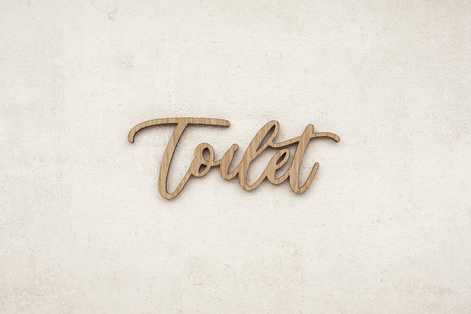 Udskåret toiletskilt i træ